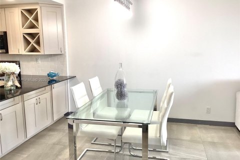 Copropriété à vendre à Pembroke Pines, Floride: 1 chambre, 74.32 m2 № 2177628 - photo 13