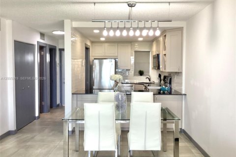 Copropriété à vendre à Pembroke Pines, Floride: 1 chambre, 74.32 m2 № 2177628 - photo 15