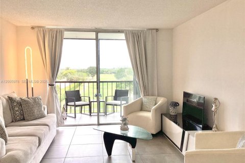Copropriété à vendre à Pembroke Pines, Floride: 1 chambre, 74.32 m2 № 2177628 - photo 17