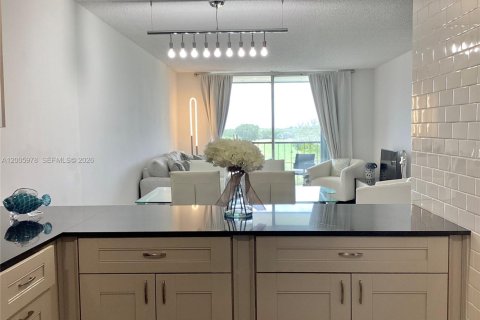 Copropriété à vendre à Pembroke Pines, Floride: 1 chambre, 74.32 m2 № 2177628 - photo 7