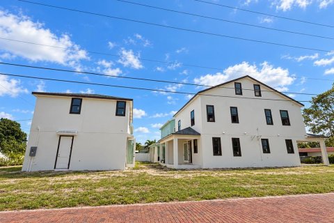 Duplex à vendre à Saint Petersburg, Floride: 3 chambres, 190.17 m2 № 2380493 - photo 2