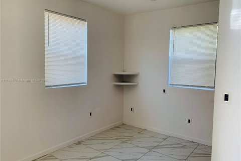 Propiedad comercial en venta en Miami, Florida, 223.89 m2 № 1716190 - foto 16