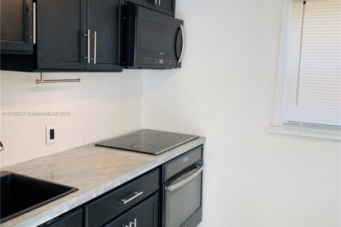 Propiedad comercial en venta en Miami, Florida, 223.89 m2 № 1716190 - foto 6