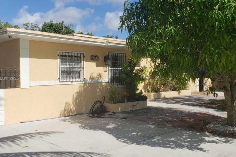 Propiedad comercial en venta en Miami, Florida, 223.89 m2 № 1716190 - foto 3