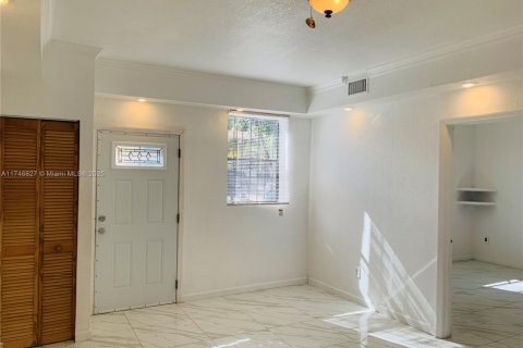 Propiedad comercial en venta en Miami, Florida, 223.89 m2 № 1716190 - foto 11