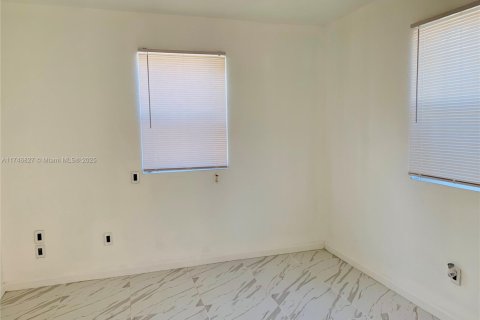 Propiedad comercial en venta en Miami, Florida, 223.89 m2 № 1716190 - foto 18