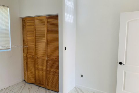 Propiedad comercial en venta en Miami, Florida, 223.89 m2 № 1716190 - foto 20
