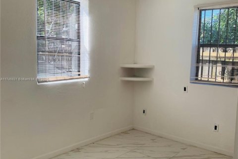 Propiedad comercial en venta en Miami, Florida, 223.89 m2 № 1716190 - foto 15