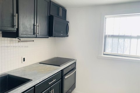 Propiedad comercial en venta en Miami, Florida, 223.89 m2 № 1716190 - foto 8