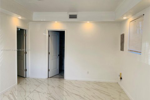 Propiedad comercial en venta en Miami, Florida, 223.89 m2 № 1716190 - foto 13