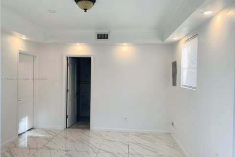 Propiedad comercial en venta en Miami, Florida, 223.89 m2 № 1716190 - foto 17