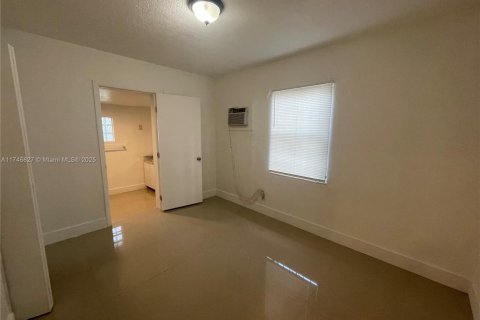Propiedad comercial en venta en Miami, Florida, 223.89 m2 № 1716190 - foto 28