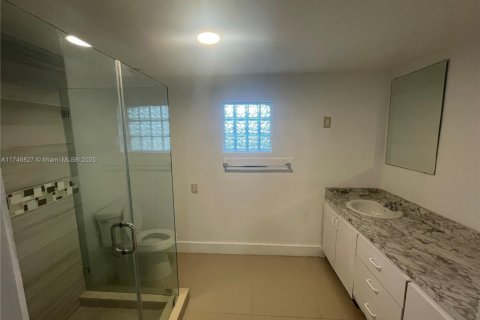 Propiedad comercial en venta en Miami, Florida, 223.89 m2 № 1716190 - foto 26