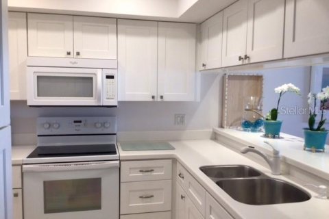 Townhouse in Boca Grande, Florida 2 bedrooms, 123.37 sq.m. № 2103953 - photo 11