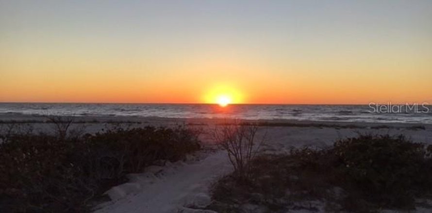 Townhouse in Boca Grande, Florida 2 bedrooms, 123.37 sq.m. № 2103953