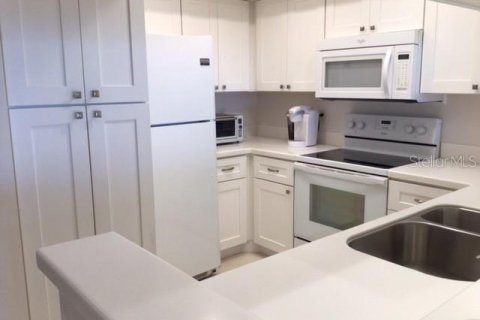 Townhouse in Boca Grande, Florida 2 bedrooms, 123.37 sq.m. № 2103953 - photo 12
