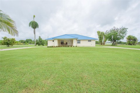Villa ou maison à louer à Homestead, Floride: 4 chambres, 245.26 m2 № 1931619 - photo 1