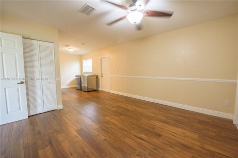 Villa ou maison à louer à Homestead, Floride: 4 chambres, 245.26 m2 № 1931619 - photo 5