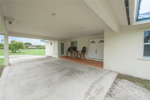 Villa ou maison à louer à Homestead, Floride: 4 chambres, 245.26 m2 № 1931619 - photo 25