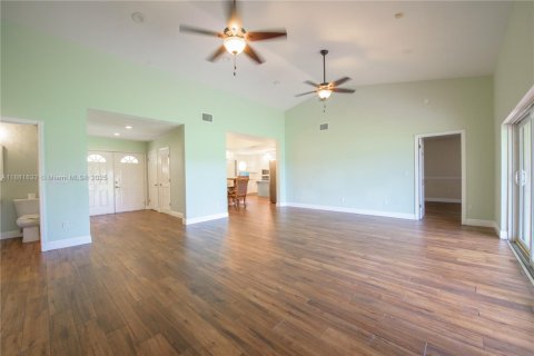 Villa ou maison à louer à Homestead, Floride: 4 chambres, 245.26 m2 № 1931619 - photo 3