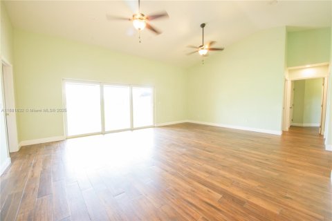 Villa ou maison à louer à Homestead, Floride: 4 chambres, 245.26 m2 № 1931619 - photo 9