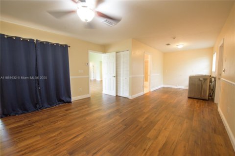 Villa ou maison à louer à Homestead, Floride: 4 chambres, 245.26 m2 № 1931619 - photo 6