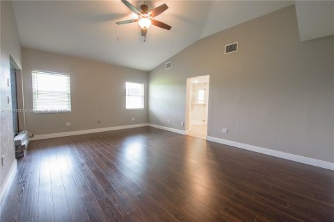 Villa ou maison à louer à Homestead, Floride: 4 chambres, 245.26 m2 № 1931619 - photo 17