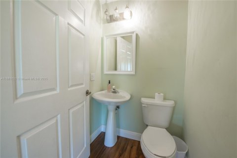 Villa ou maison à louer à Homestead, Floride: 4 chambres, 245.26 m2 № 1931619 - photo 16