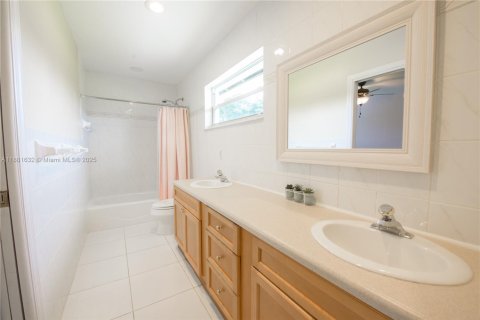 Villa ou maison à louer à Homestead, Floride: 4 chambres, 245.26 m2 № 1931619 - photo 22