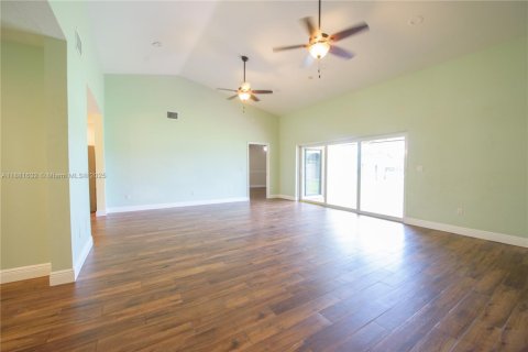 Villa ou maison à louer à Homestead, Floride: 4 chambres, 245.26 m2 № 1931619 - photo 2