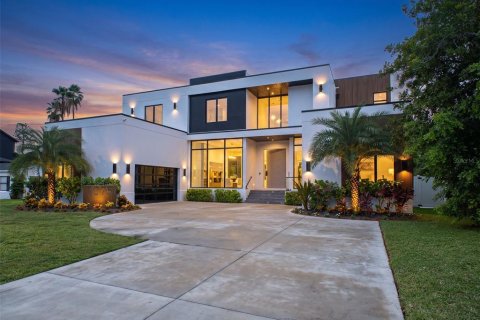Casa en Saint Petersburg, Florida 5 dormitorios, 527.13 m2 № 2280016