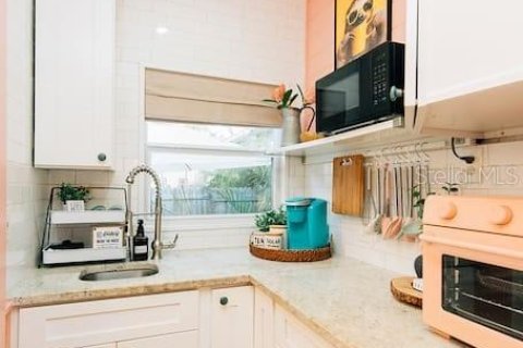 Villa ou maison à louer à Tampa, Floride: 1 chambre, 14.86 m2 № 2408206 - photo 16