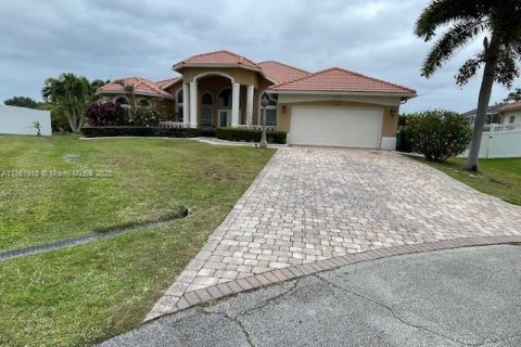 Casa en venta en Port St. Lucie, Florida, 3 dormitorios, 236.62 m2 № 1696792 - foto 1
