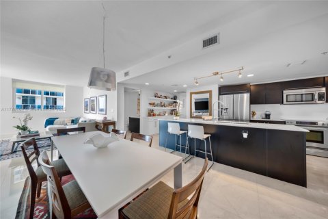 Condo in Miami, Florida, 2 bedrooms  № 1647052 - photo 11