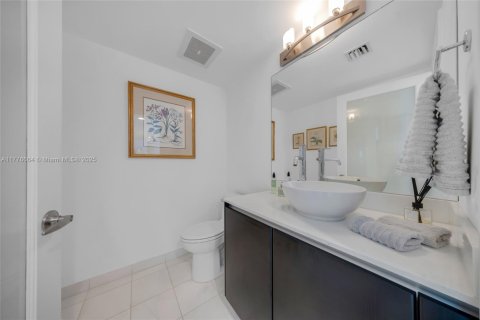 Condo in Miami, Florida, 2 bedrooms  № 1647052 - photo 18