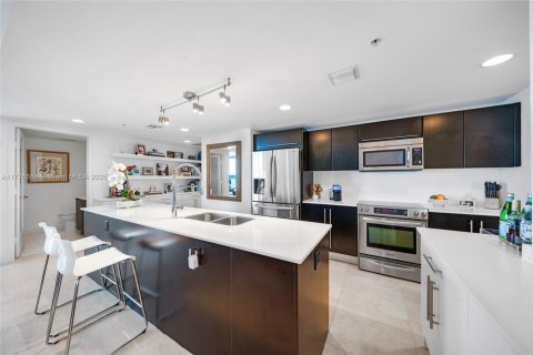 Condo in Miami, Florida, 2 bedrooms  № 1647052 - photo 14