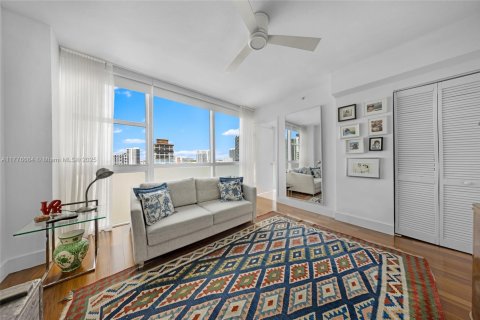 Condo in Miami, Florida, 2 bedrooms  № 1647052 - photo 30