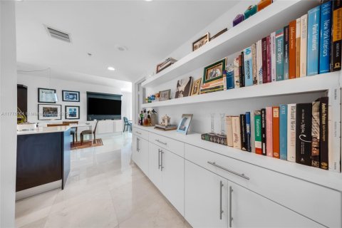 Condo in Miami, Florida, 2 bedrooms  № 1647052 - photo 17