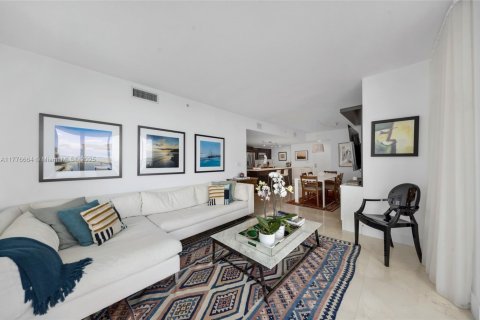 Condo in Miami, Florida, 2 bedrooms  № 1647052 - photo 8