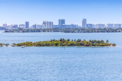 Condo in Miami, Florida, 2 bedrooms  № 1647052 - photo 25