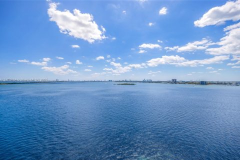 Condo in Miami, Florida, 2 bedrooms  № 1647052 - photo 4
