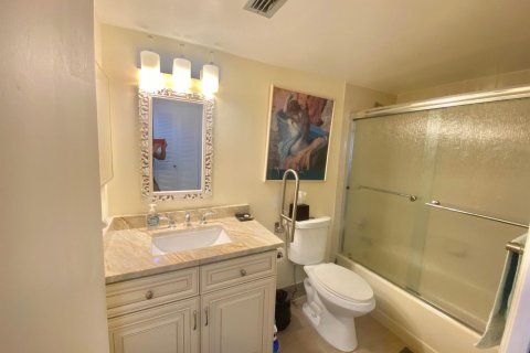 Condo in Delray Beach, Florida, 2 bedrooms  № 2393156 - photo 19