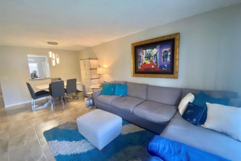 Condo in Delray Beach, Florida, 2 bedrooms  № 2393156 - photo 9