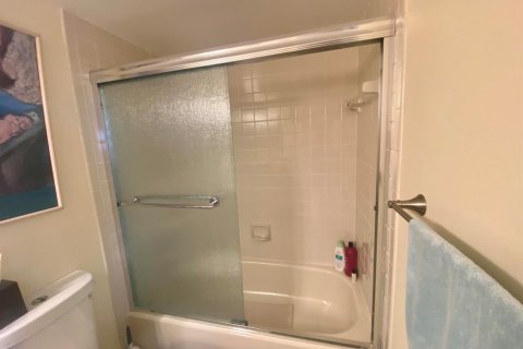 Condo in Delray Beach, Florida, 2 bedrooms  № 2393156 - photo 18