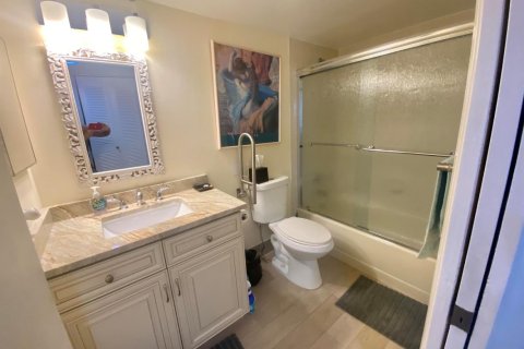 Condo in Delray Beach, Florida, 2 bedrooms  № 2393156 - photo 20