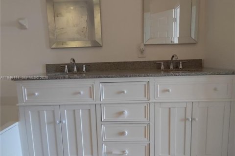 Снять в аренду таунхаус в Майами, Флорида 3 спальни, 164.99м2, № 2004884 - фото 26