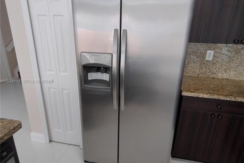 Снять в аренду таунхаус в Майами, Флорида 3 спальни, 164.99м2, № 2004884 - фото 10