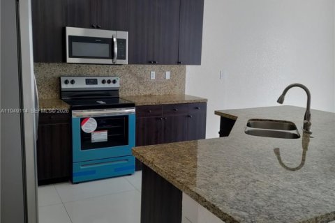 Снять в аренду таунхаус в Майами, Флорида 3 спальни, 164.99м2, № 2004884 - фото 6