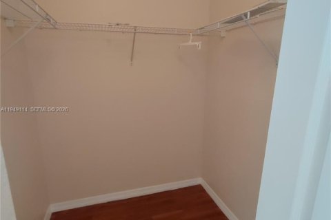 Снять в аренду таунхаус в Майами, Флорида 3 спальни, 164.99м2, № 2004884 - фото 29