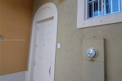 Снять в аренду таунхаус в Майами, Флорида 3 спальни, 164.99м2, № 2004884 - фото 3